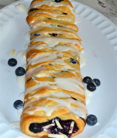 Blueberry Almond Breakfast Braid With Glaze