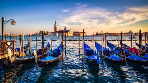 Blue Gondolas In Venice Italy At Sunset 4k Wallpaper