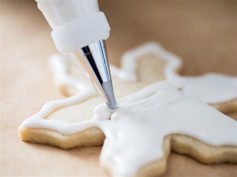Frosting is stiffer and pipes well and consists of cream or butter. 4 Upgrades for a Royal Icing You'll Actually Enjoy ...