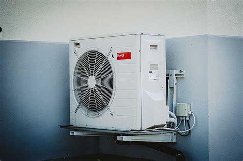 Ways To Save On Summer Air Conditioning House And Courtyard