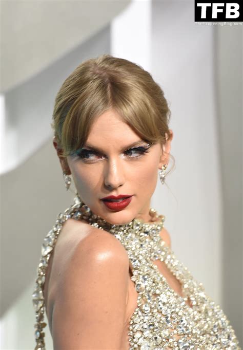 taylor swift shows off her sexy legs at the 2022 mtv video music awards in newark 124 photos