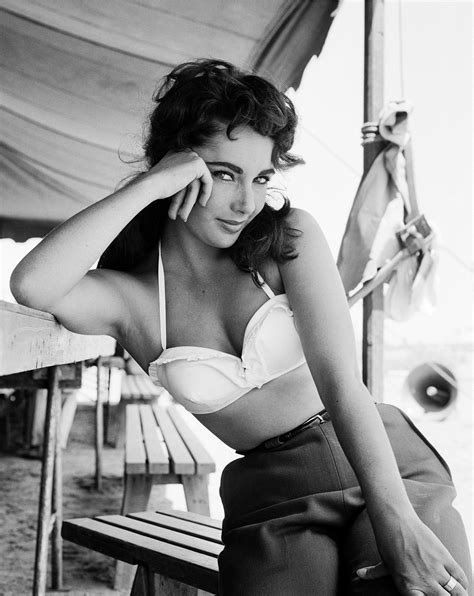 elizabeth taylor vogue magazine best hourglass figure of all time hollywood stars old