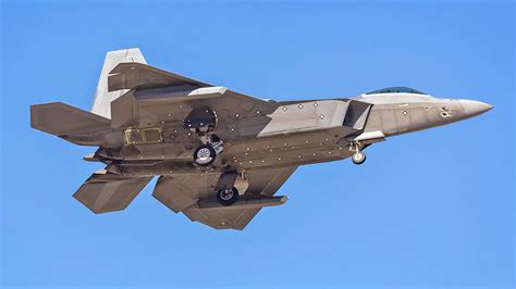 F 22 Raptor Spotted Flying With Stealthy Underwing Pods The Drive