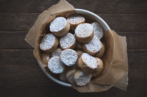 They taste like chinese almond cookies! Ricciarelli (italian almond cookies) | Recipe | Almond meal cookies, Almond cookies, Italian ...