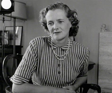 Daphne du maurier was a famous english writer and playwright. Daphne Du Maurier Biography - Childhood, Life Achievements ...
