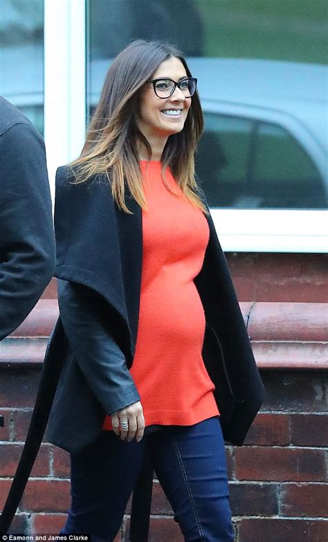 Coronation Street S Kym Marsh Cradles Her Fake Baby Bump Daily Mail