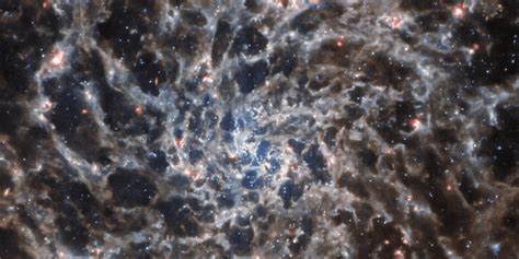 The Jwst Captures A Beautiful Photo Of A Spiral Galaxy