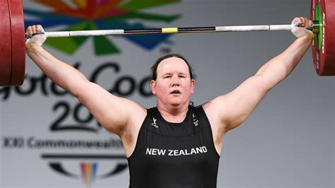As a junior, hubbard was the national record holder and was lifting a total of 300kg in domestic men's competitions before quitting in 2001 at the age of 23. Kiwi weightlifter Laurel Hubbard returns from injury, set to compete at NZ nationals | 1 NEWS ...