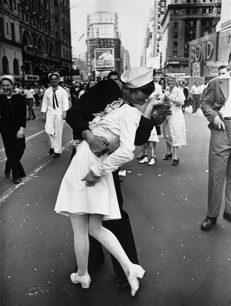 Love In Wartime Was The Only Thing That Kept The World Together Pics DeMilked