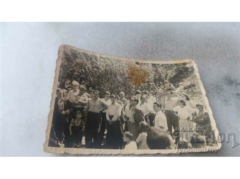 Снимка Мъже жени и деца Стари снимки Изделия от хартия balkanauction
