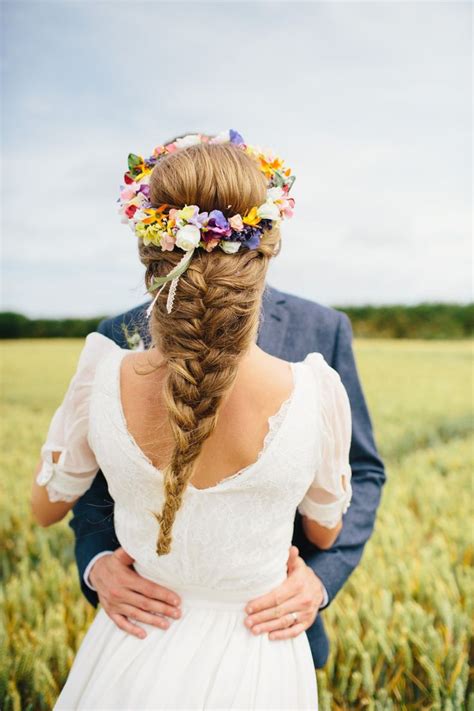 Dried and preserved flowers have seen a huge boost in popularity lately — and it's not hard to see why. 14 Bridal Hair Flowers with wow factor,bridal hairstyles