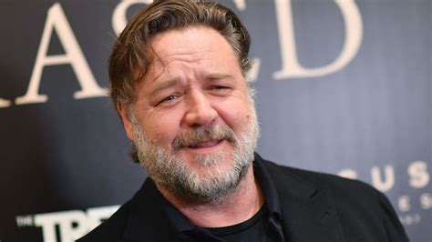 Russell Crowe 57 Makes Very Rare Public Appearance With 31 Year Old Girlfriend Hello