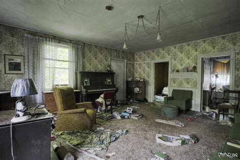 Abandoned Homes With Everything Left Behind