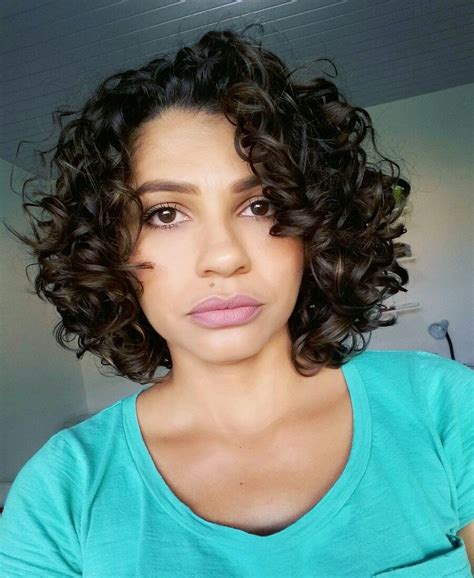 Curly hair is something that people either love or hate. Cabelo Ondulado 2C | Curly hair styles naturally, Short ...