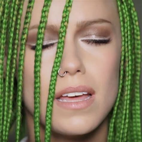 Jenna Mcdougall Green Hair Her Style Trendy Hairstyles Photo Makeup