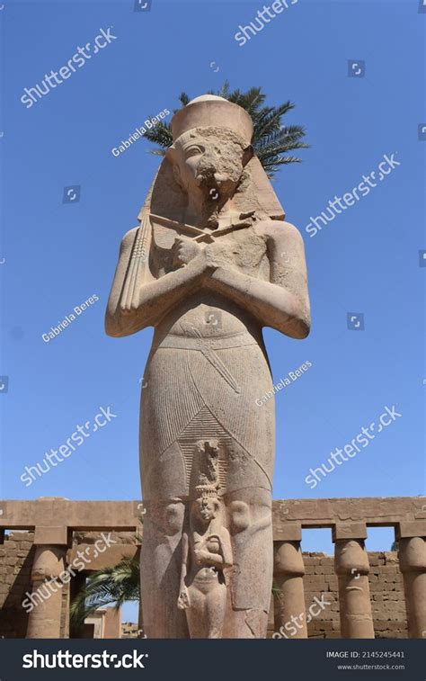 Statue Pharaoh Ramses Ii Queen Nefertari Stock Photo 2145245441