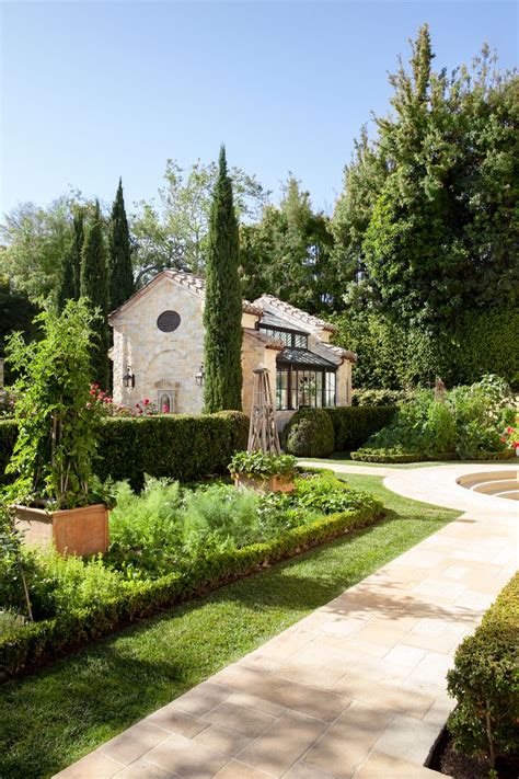 Wander Through These 22 Romantic French Style Home Gardens French