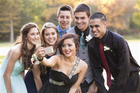 11 fun things to do after prom prom photos prom picture poses prom photography
