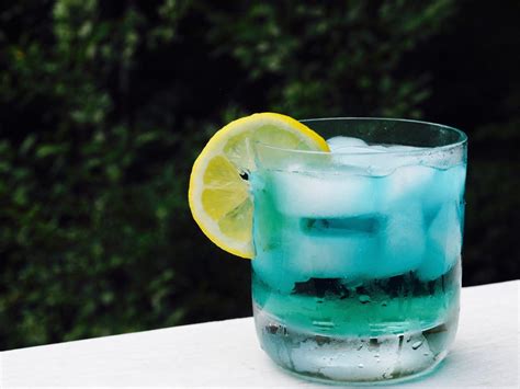 10 heerlijke blauwe curaçaose cocktails the bay