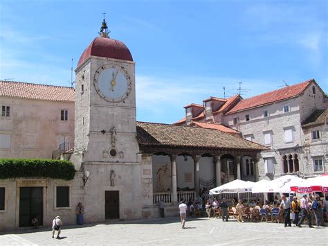 Verschillende periodes in de geschiedenis hebben hun sporen achtergelaten. Historie tijdens een stedentrip Trogir - Kroatië | Wiki ...