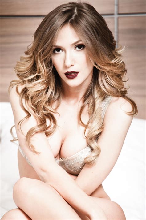 Vezi Cele Mai Sexy Poze Cu Adela Popescu