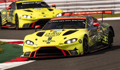 Aston martin makes a luxury british sports car. Formule 1 : une Aston Martin pour la safety car en 2021