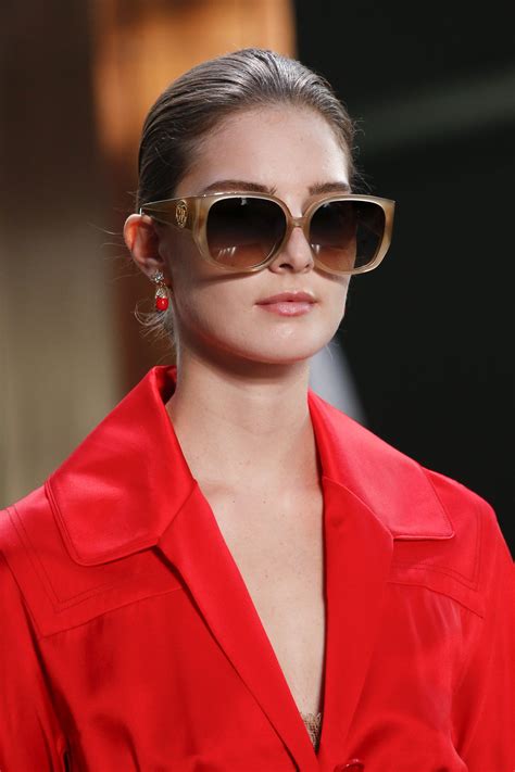 Burberry Springsummer 2019 Ready To Wear Face Shape Sunglasses Girl