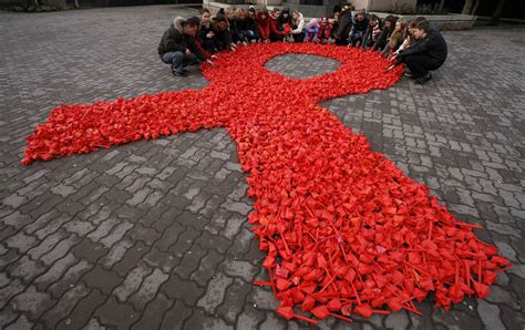 world aids day activists fight the hiv epidemic in russia