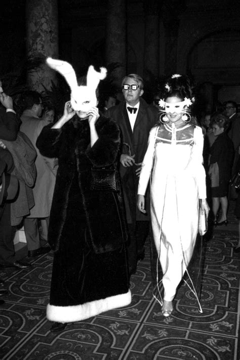 17 Cool Photos At Truman Capotes Black And White Ball In 1966 Photos