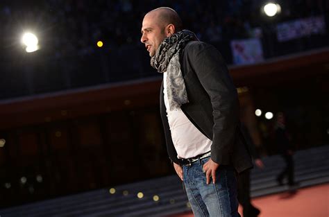 Cifre da capo giro e un incredibile stipendio mensile. Checco Zalone moglie, figli, carriera: il successo in tv e ...