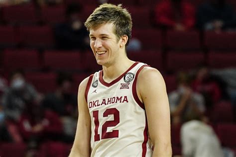 ou basketball austin reaves mentioned hillbilly kobe nickname given during time with sooners