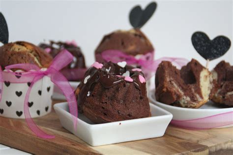 In den restlichen teig den kakao und die milch geben und verrühren. Valentinstags-Mini-Marmor-Kuchen - Ninamanie