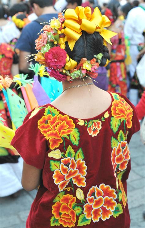 tehuana with yellow ribbon ribbon hairstyle mexican costume ballet folklorico