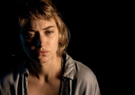 Vivarium Review Imogen Poots Shines In Gloomy Parable