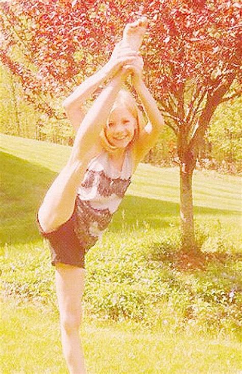 Paige Doing A Leg Hold Brooke And Paige Hyland Dance Moms Paige Hyland