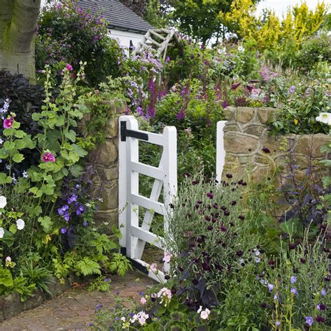 9 Lovely Ways To Make A Cottage Style Garden Cottage Garden Design