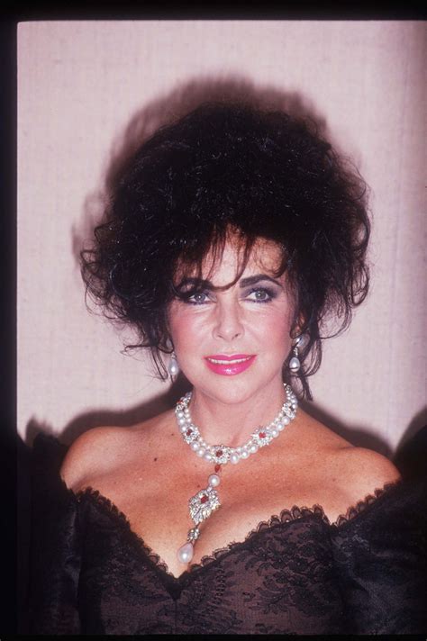 See Elizabeth Taylor S Style Evolution Through The Years In All Her Classic Hollywood Glory