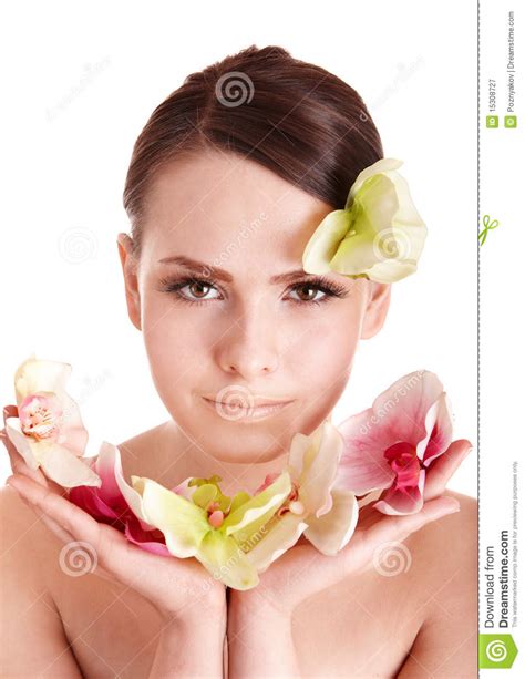 belle fille avec la fleur dans la station thermale image stock image du isolement tête 15308727