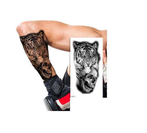 Kobiecy tatuaż z tygrysem kwiaty delikatny minimalistyczny Tatuaze