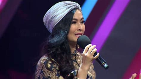 Ramadan tiba lirik lagu ramadhan 2020. Pedas Saat Jadi Komentator, Iis Dahlia Terekam Salah Lirik saat Nyanyi Lagu 'Ramadhan Tiba ...