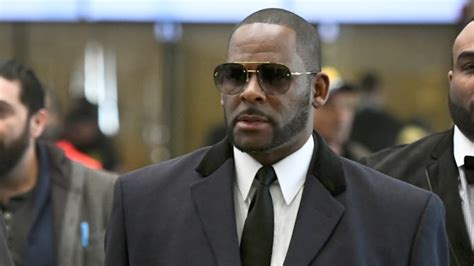 r kelly pleads not guilty denied bail in new york city sex crime case abc7 chicago