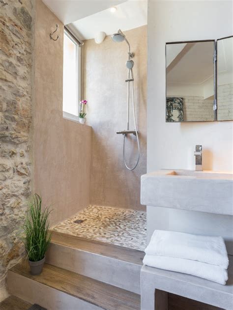 So richtig mediterran wird das badezimmer erst durch die richtigen accessoires. Mediterrane Badezimmer mit offener Dusche Ideen ...