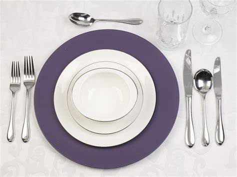 Use charger plates to hold the dining now that you know how to use charger plates, your next formal dinner will have an extra special touch that takes your event from great to awesome! Spizy Decorative Charger Under Plates Dinner Dining ...