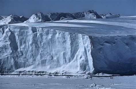 El Niño Events Shrink Antarctic Ice Shelves •