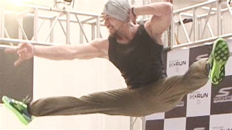 Tiger Shroff Amazing Stunts For His Fans Will Leave You In Aww Youtube