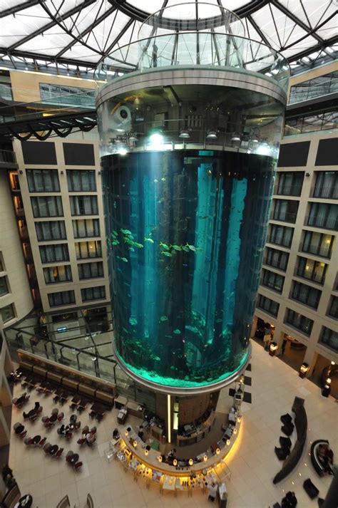 Aquadom Berlin, das größte Aquarium der Welt - Explosion am 16.12.202