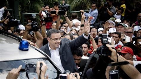 El Izquierdista Mauricio Funes Gana Las Elecciones En El Salvador