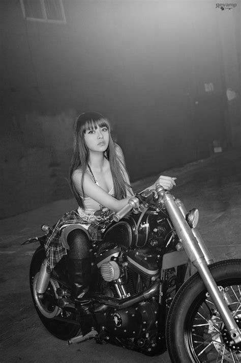 Girls On Motorcycles Pics And Comments Page 436 Triumph Forum
