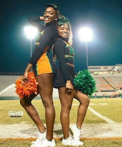 𝒫𝒾𝓃𝓉ℯ𝓇ℯ𝓈𝓉 𝒜𝓂𝒶𝓎𝒶 ℒℴ𝓋ℯ ️ black cheerleaders cheer football couple cheer poses