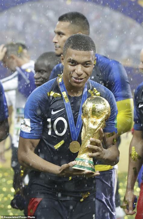 World Cup Winner Mbappe Donating Bonus Of About 350 000 Daily Mail
